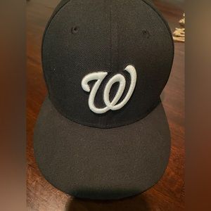 Washington Nationals black and white fitted hat 7 5/8 size